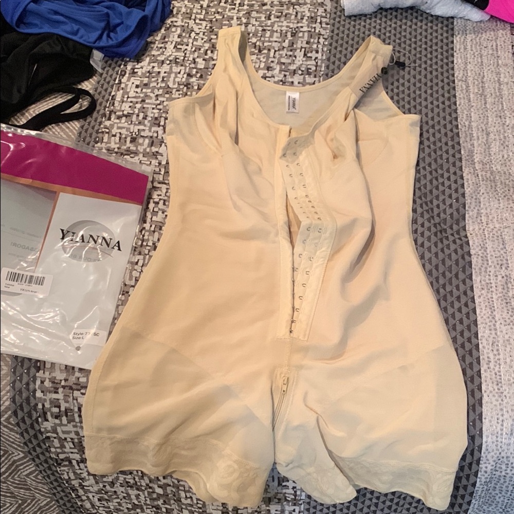 Yianna Women's Cream Shapewear Bodysuit